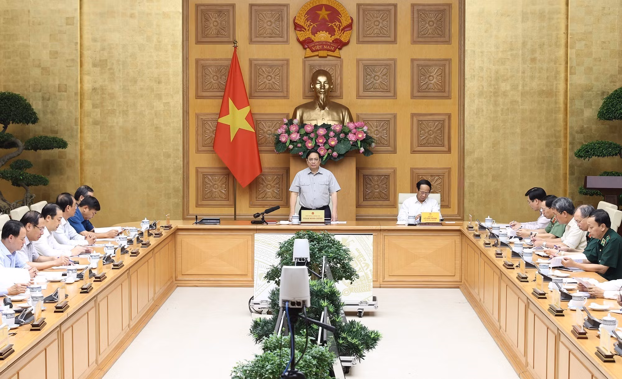 Thủ tướng Phạm Minh Chính chủ trì họp khẩn về phòng, chống bão số 4 ảnh 1