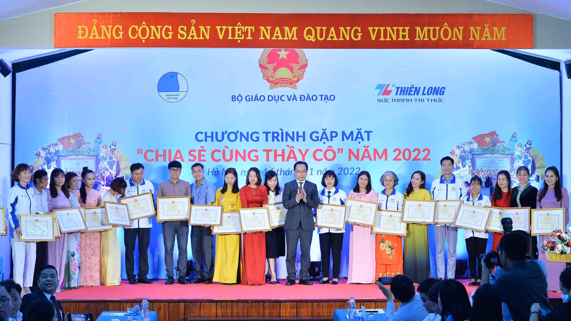 Mỗi thầy cô giáo là tấm gương sáng về sự tận tụy với nghề và không ngừng đổi mới ảnh 2