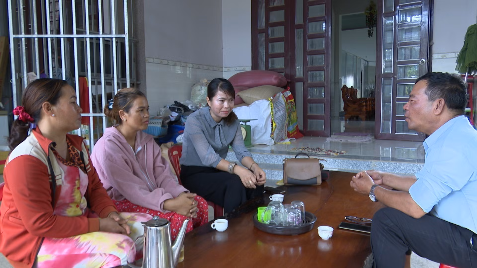 Gia Lai khuyến khích người dân tham gia bảo hiểm y tế ảnh 1