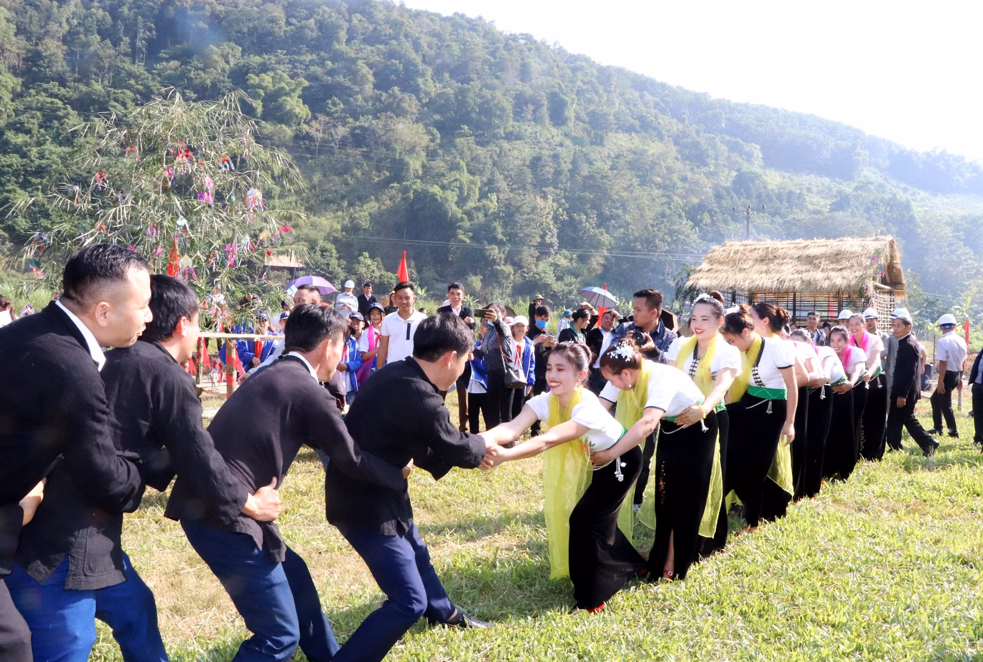 Về Lai Châu dự lễ hội Kin lẩu khẩu mẩu của đồng bào dân tộc Thái ảnh 5