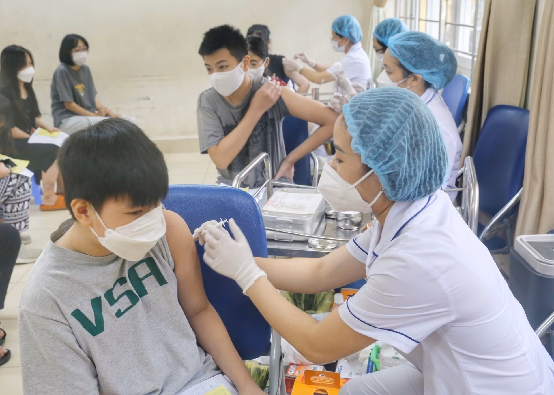 Dịch COVID-19: Ngày 10/8, cả nước có 2.010 ca COVID-19 mới, thêm trên 438.000 liều vaccine được tiêm trong ngày ảnh 1