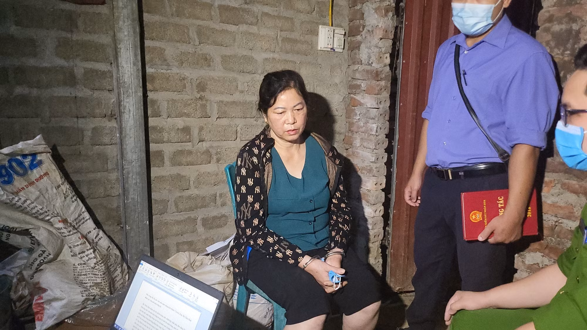 Công an Lào Cai thu giữ một lượng lớn thuốc nổ và chất Xyanua ảnh 2