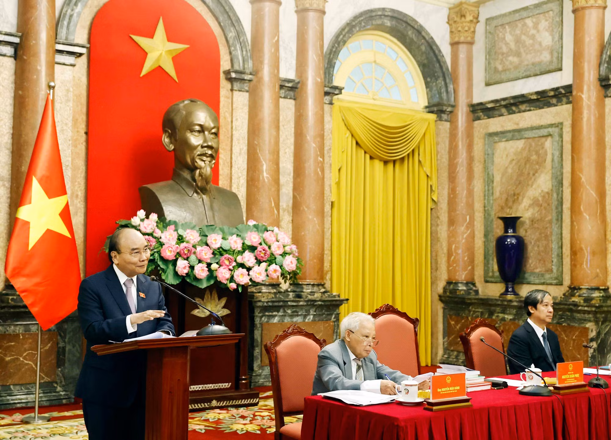 Chủ tịch nước Nguyễn Xuân Phúc: Hiếu học, tôn sư trọng đạo là bản sắc văn hoá của dân tộc và cốt cách con người Việt Nam ảnh 1