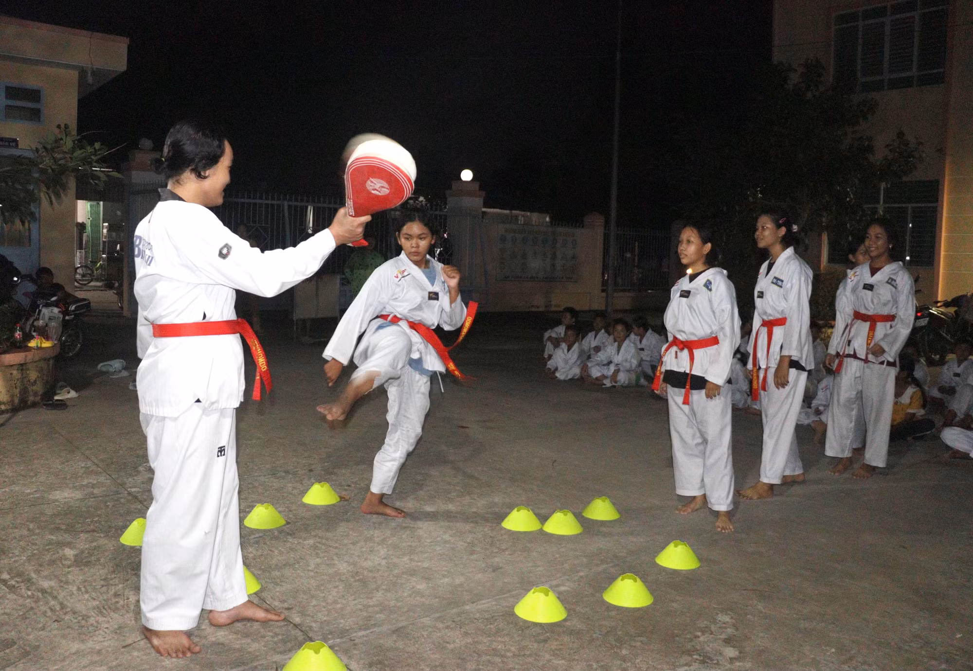 Vĩnh Long: Quan tâm phát triển thể dục, thể thao vùng đồng bào Khmer ảnh 4
