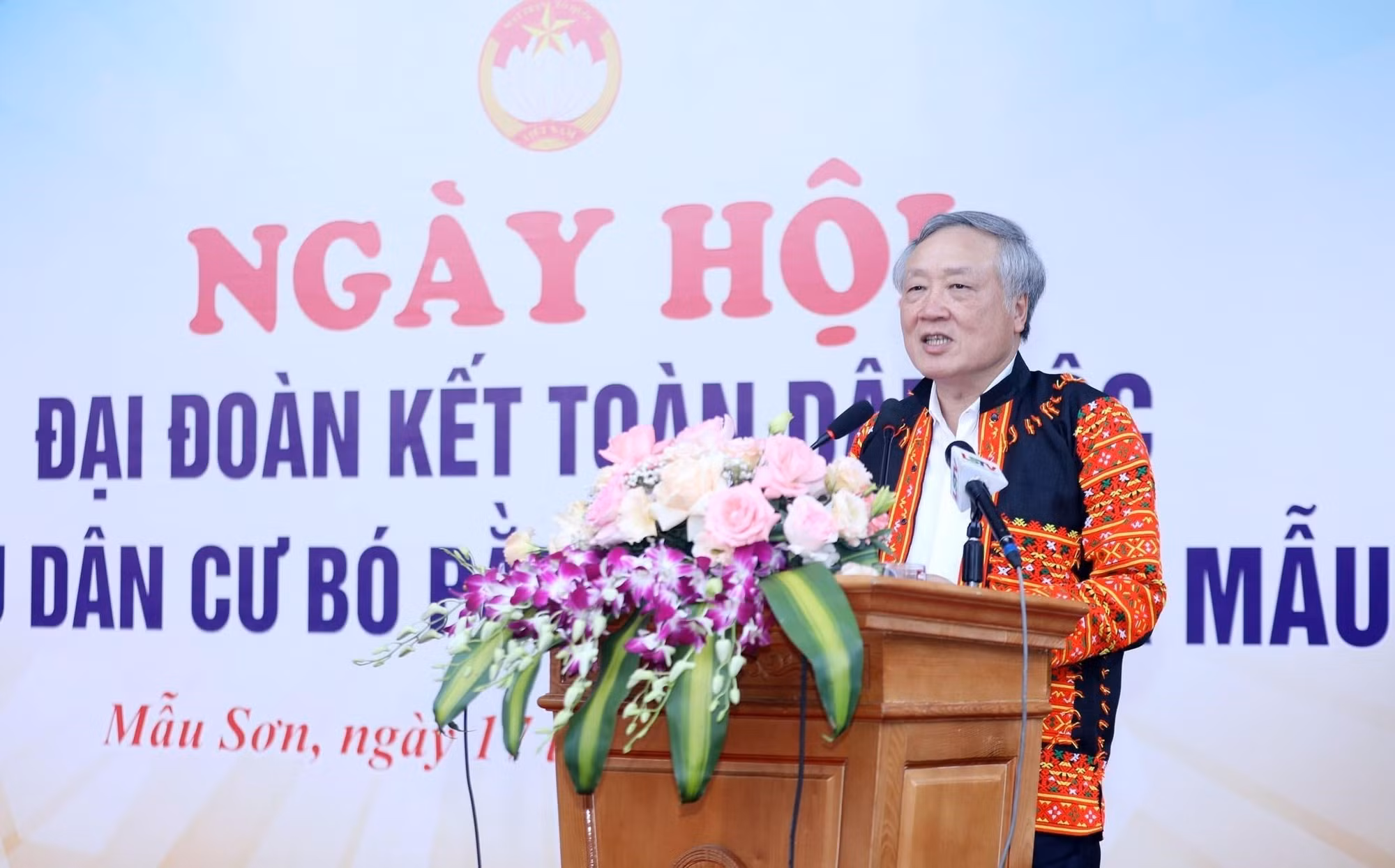 Ủy viên Bộ Chính trị Nguyễn Hòa Bình dự Ngày hội Đại đoàn kết toàn dân tộc tại Lạng Sơn ảnh 1