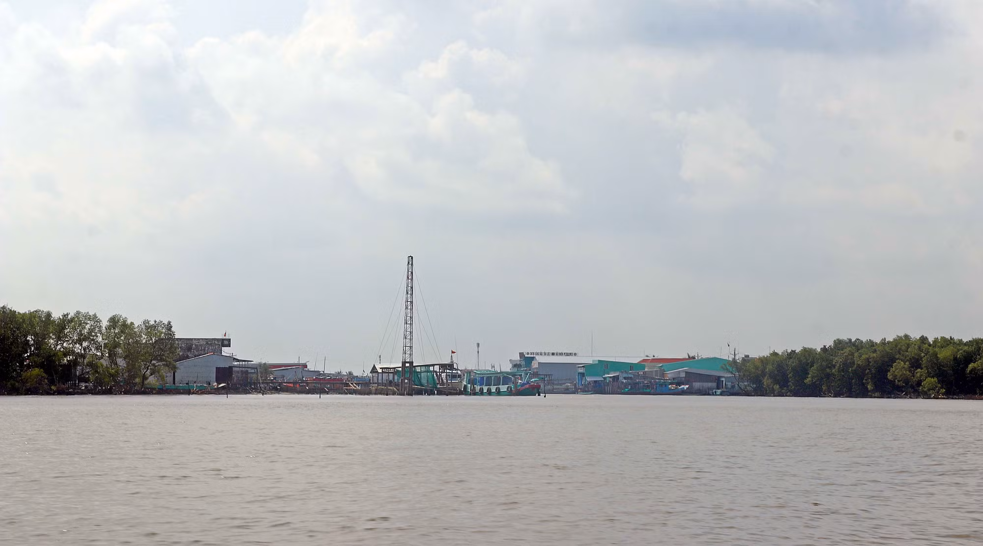 Nhiều khó khăn cần tháo gỡ để huyện ven biển của tỉnh Cà Mau về đích nông thôn mới ảnh 1