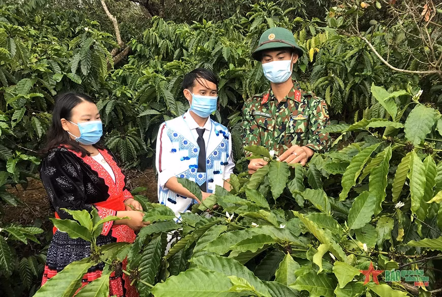 Thắt chặt tình quân dân nơi cực nam Tây Nguyên ảnh 1