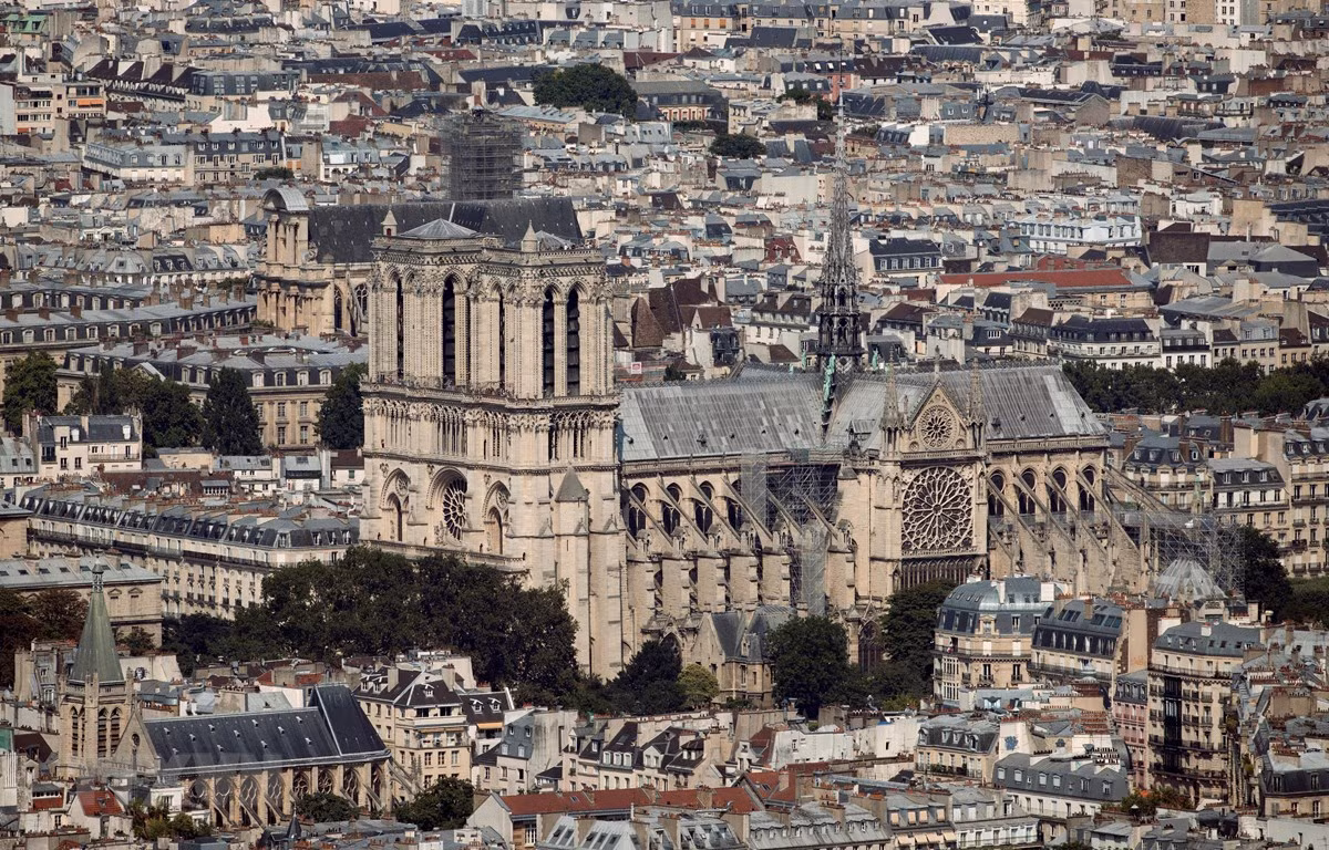 Phát lộ mộ cổ từ thế kỷ 14 bên dưới Nhà thờ Đức Bà Paris (Pháp) ảnh 1 Phát lộ mộ cổ từ thế kỷ 14 bên dưới Nhà thờ Đức Bà Paris (Pháp) ảnh 1