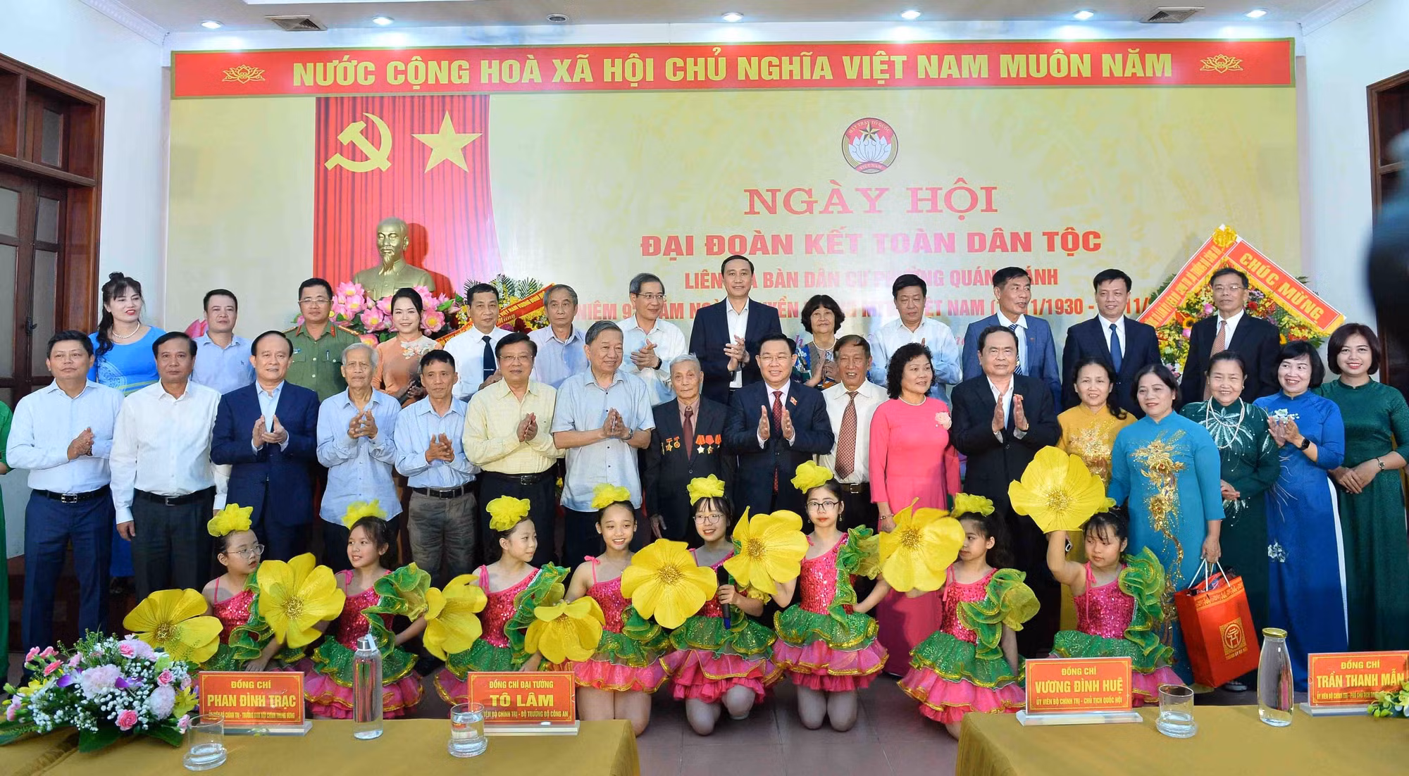 Chủ tịch Quốc hội Vương Đình Huệ dự Ngày hội Đại đoàn kết toàn dân tộc tại phường Quán Thánh, Hà Nội ảnh 5