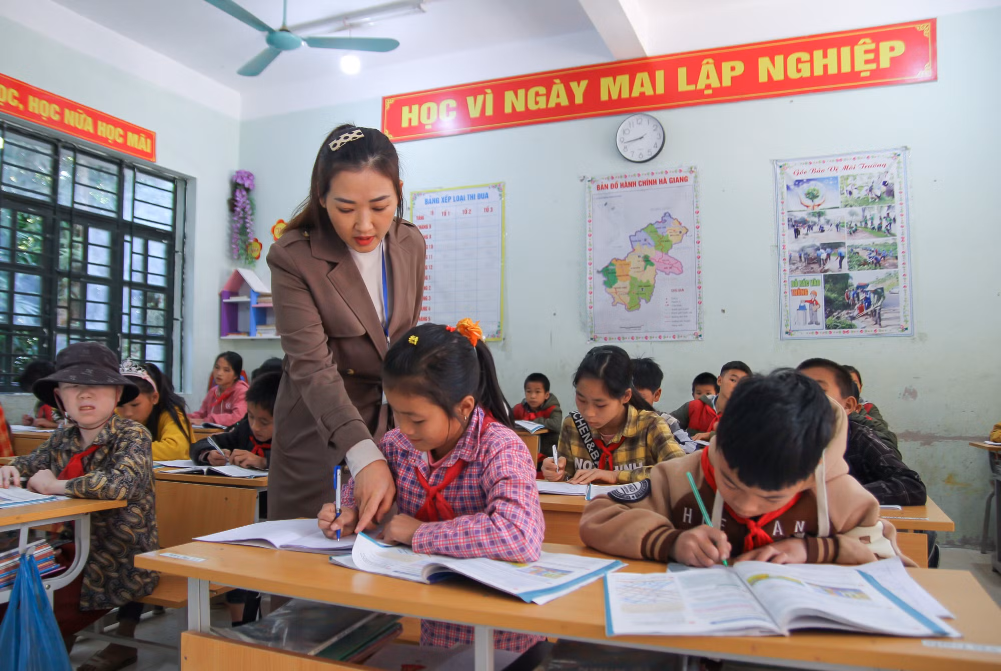Thiếu giáo viên tại vùng cao Hà Giang - bài toán khó giải ảnh 2
