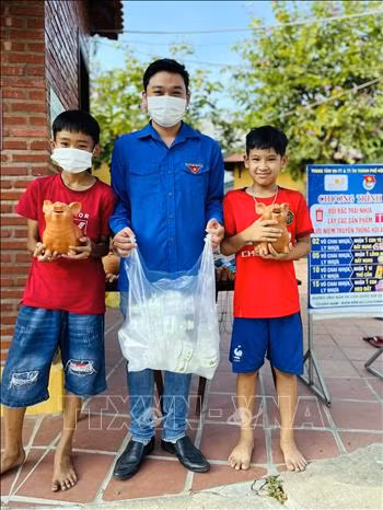 Quảng Nam: Độc đáo chương trình đổi rác thải nhựa lấy quà lưu niệm ảnh 2