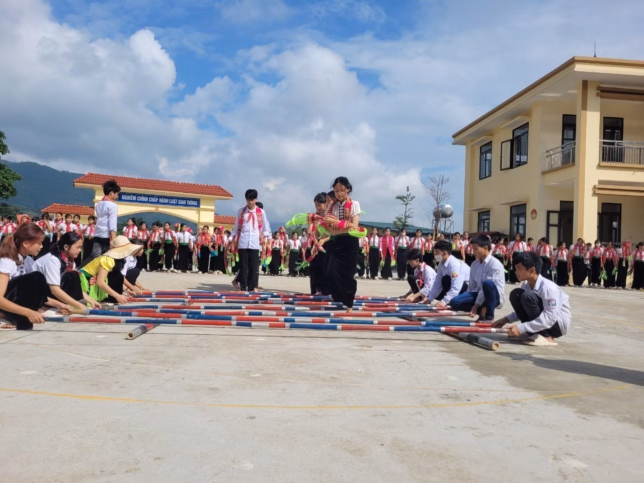 Để "Nghệ thuật xòe Thái" đóng góp tích cực vào sự đa dạng văn hóa của nhân loại ảnh 3