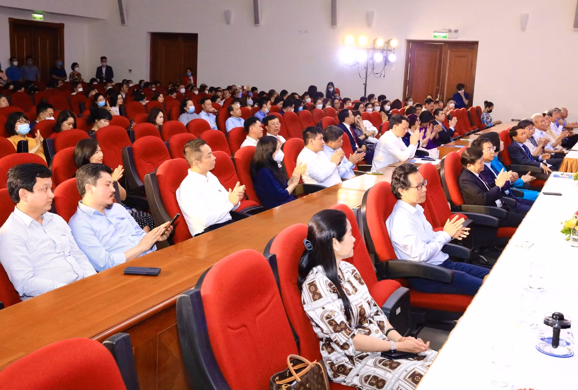 Giải thưởng Báo chí Thông tấn xã Việt Nam 2021: Ghi nhận, tôn vinh những cống hiến của người làm báo thông tấn ảnh 10 Giải thưởng Báo chí Thông tấn xã Việt Nam 2021: Ghi nhận, tôn vinh những cống hiến của người làm báo thông tấn ảnh 10