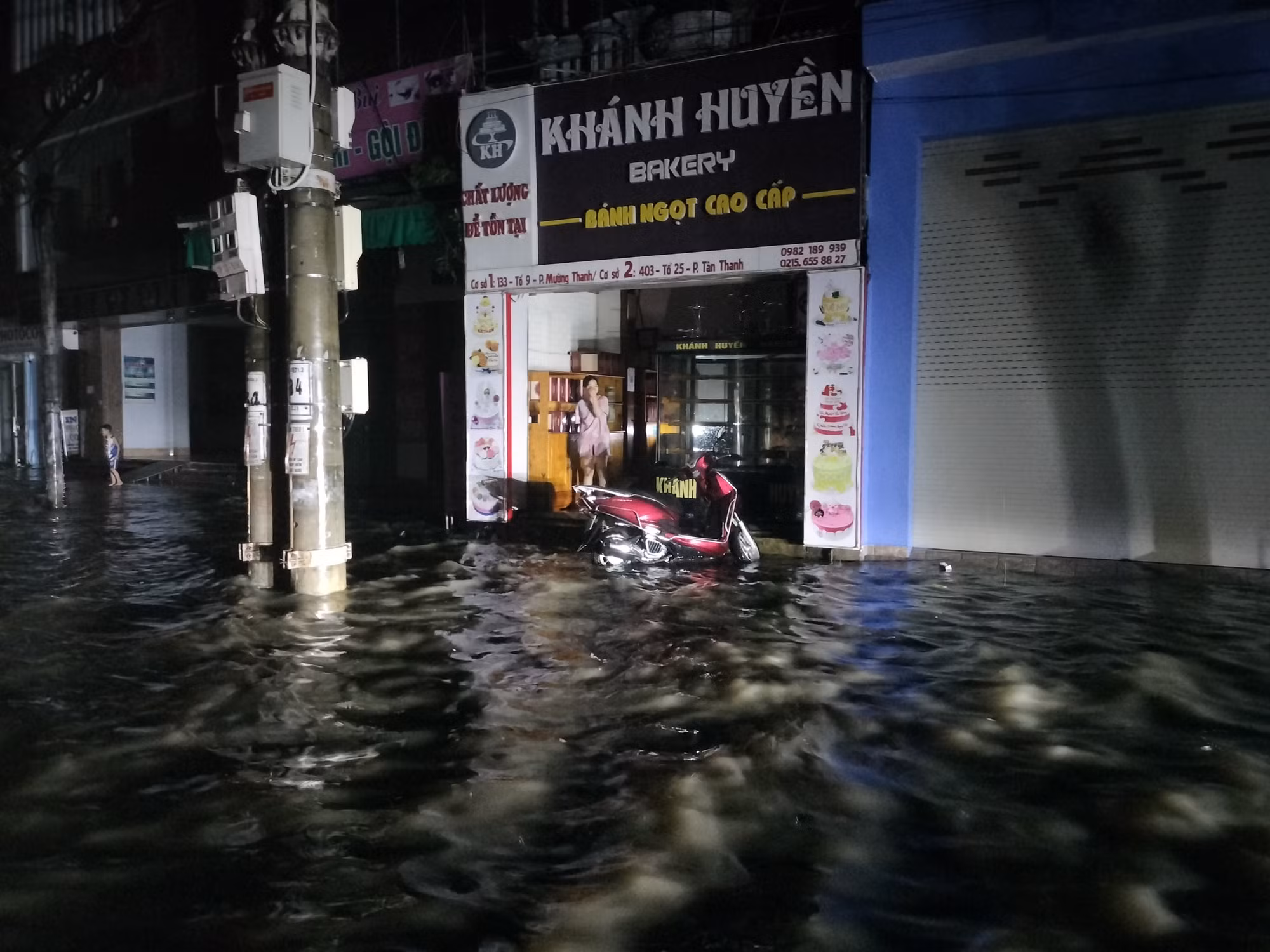 Bão số 2: Nhiều tuyến phố ở Điện Biên bị ngập nặng sau mưa lớn trong đêm ảnh 4