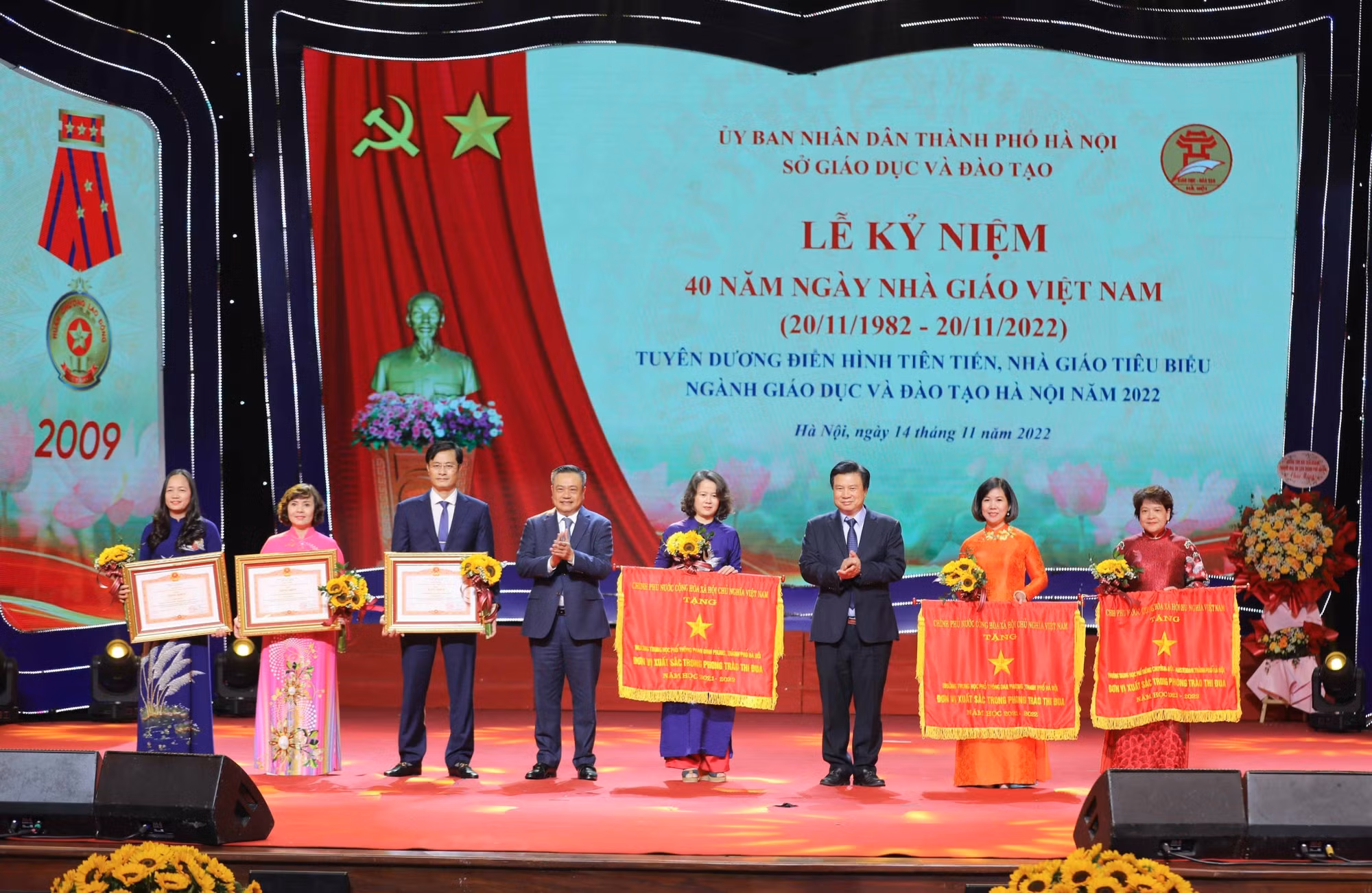 Nhân Ngày Nhà giáo Việt Nam 20/11: Tuyên dương các điển hình tiên tiến, nhà giáo mẫu mực Thủ đô ảnh 2
