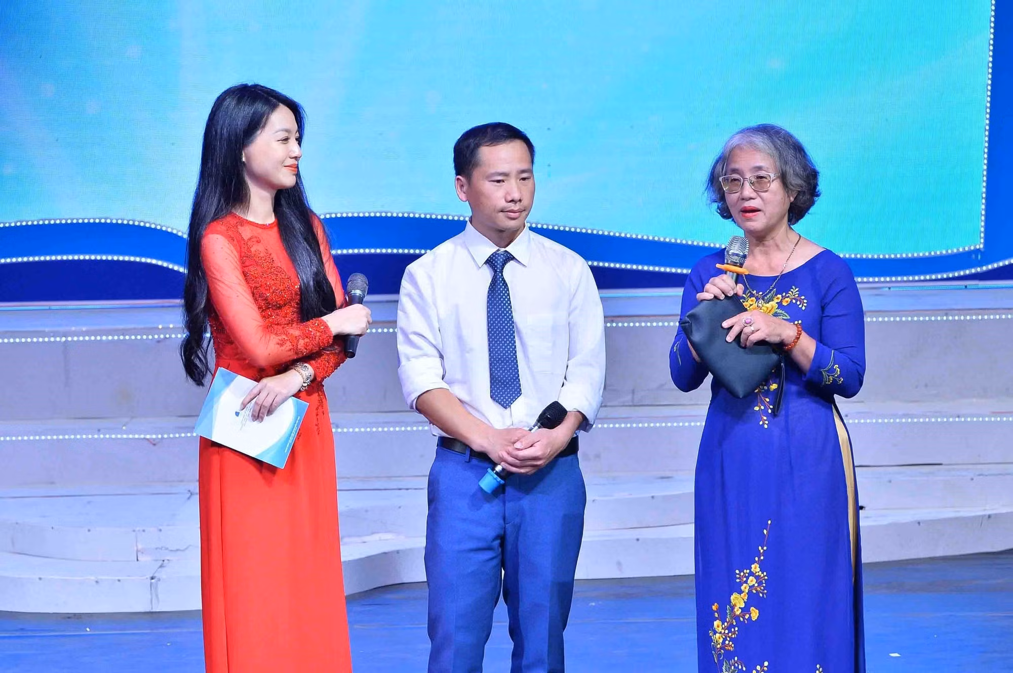 Ngày Nhà giáo Việt Nam 20/11: Tôn vinh 68 nhà giáo tiêu biểu trong Chương trình "Chia sẻ cùng thầy cô" năm 2022 ảnh 4