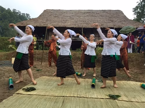 Vũ điệu trong lễ bốc Mó.