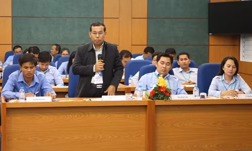 Phó Tỉnh trưởng tỉnh Takeo (Campuchia) Ouch Phea phát biểu tại buổi lễ. Ảnh: Công Mạo-TTXVN
