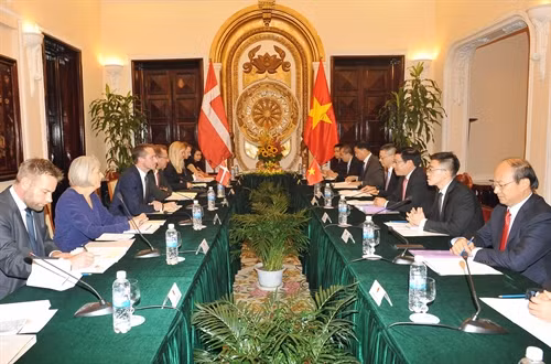 Phó Thủ tướng, Bộ trưởng Ngoại giao Phạm Bình Minh hội đàm với Bộ trưởng Ngoại giao Vương quốc Đan Mạch Kristlan Jensen. Ảnh: Nguyễn Khang – TTXVN