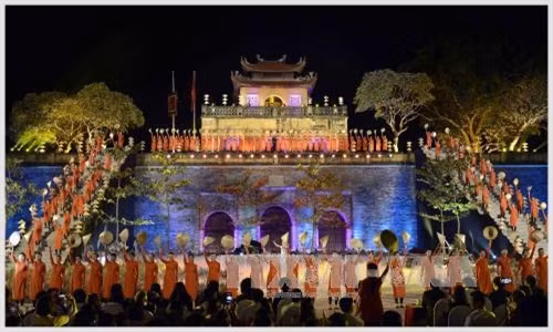Quang cảnh đêm khai mạc Festival áo dài Hà Nội năm 2016. Ảnh: Thanh Hà- TTXVN