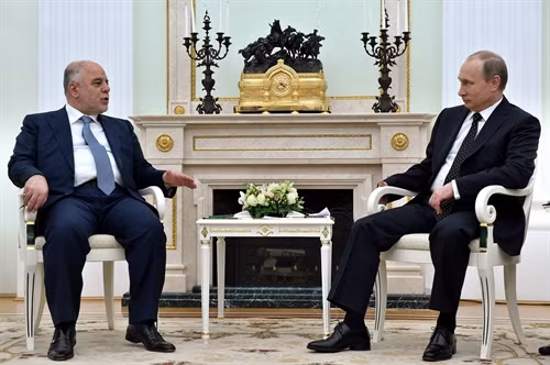 Trong ảnh (tư liệu): Tổng thống Nga Vladimir Putin (phải) và Thủ tướng Iraq Haider al-Abadi trong cuộc gặp tại Moskva ngày 21/5/2015. AFP/ TTXVN