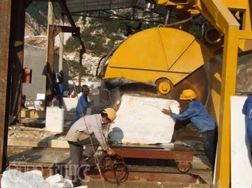 Sập mỏ đá ở Nghệ An, 4 người thương vong ảnh 1