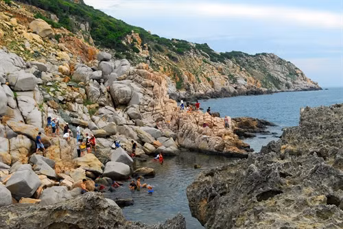 Hang Rái (Ninh Thuận) là một điểm đến hấp dẫn thu hút đông đảo khách du lịch tham quan.