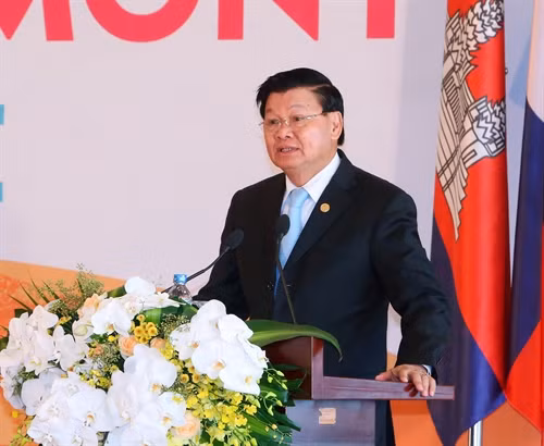Trong ảnh (tư liệu): Thủ tướng Lào Thongloun Sisoulith phát biểu tại hội nghị cấp cao hợp tác Campuchia - Lào - Myanmar - Việt Nam lần thứ 8 tổ chức tại Hà Nội, sáng 26/10/2016. Ảnh: TTXVN