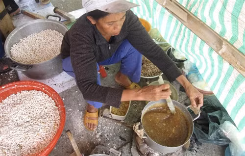 Bánh nổ nếp ngự Sa Huỳnh nghe mùi là biết tết ảnh 1