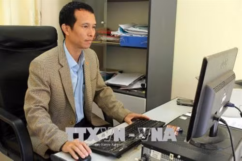 Anh Hoàng Huy Long (sinh năm 1976) công tác tại Công ty Môi trường đô thị Sơn La, chi nhánh huyện Thuận Châu. Ảnh: Diệp Anh – TTXVN