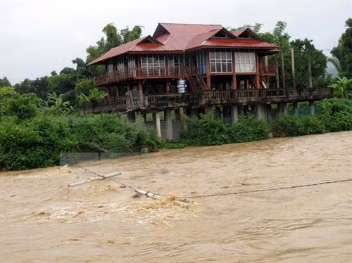 Mưa lớn gây ngập úng một số khu dân cư của thành phố Điện Biên Phủ ảnh 1