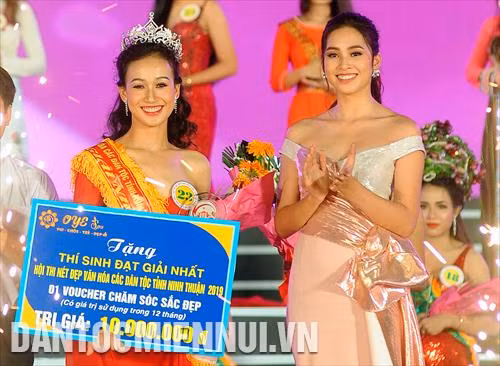 Thí sinh Phú Lưu Như Ái, sinh năm 1996, dân tộc Chăm đến từ huyện Ninh Phước đã xuất sắc đại giải nhất hội thi