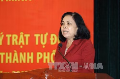 Lãnh đạo phường Bình Trị Đông, huyện Bình Chánh cam kết thực hiện tái lập lại trật tự lòng đường, vỉa hè trên địa bàn. Ảnh: Thanh Vũ-TTXVN