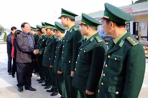 Bộ trưởng Giàng Seo Phử thăm cán bộ, chiến sĩ Đồn Biên phòng Si Ma Cai.