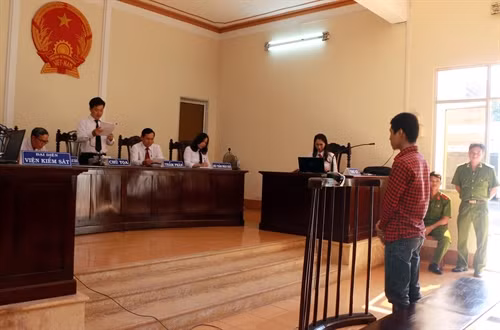 Bị cáo Lê Cao Trí nghe tòa tuyên án. Ảnh: Nguyễn Thanh Liêm - TTXVN