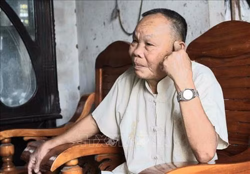 Già làng Trương Viết Văn với nhiều đóng góp để đổi thay bản Trung Lương, xã Tân Xuân. Ảnh: Nguyễn Oanh-TTXVN
