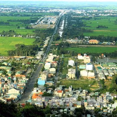 Toàn cảnh thị xã Châu Đốc (An Giang) nhìn từ trên đỉnh Núi Sam. Ảnh: Duy Khương – TTXVN