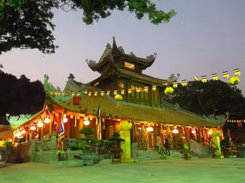 Tòa Cửu phẩm liên hoa chùa Côn Sơn (phường Cộng Hòa, thị xã Chí Linh) - một trong những tinh hoa của kiến trúc nghệ thuật Phật giáo. Ảnh: Mạnh Minh - TTXVN
