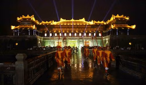 Đại nội Huế là điểm đến của rất nhiều du khách, đặc biệt là du khách nước nước ngoài. Ảnh: Hồ Cầu - TTXVN