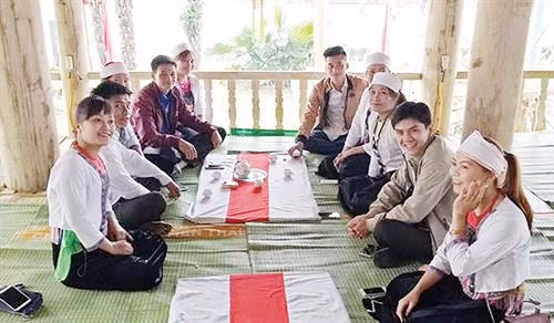 Mỗi mùa lễ hội là dịp để trai gái bản Mường cùng ôn lại làn điệu hát Ví - Nét văn hóa đặc sắc của dân tộc. Ảnh: Nguồn baophutho.vn