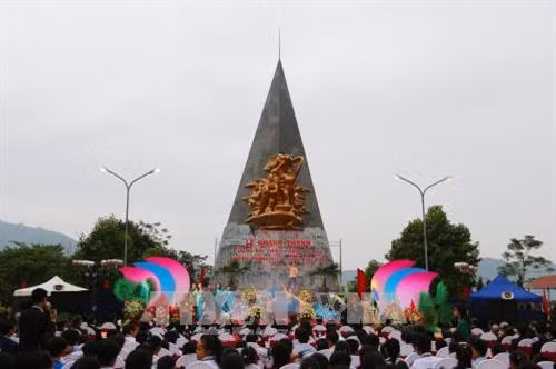 Lễ khánh thành Tượng đài Chiến thắng Tu Vũ. Ảnh: Trung Kiên – TTXVN