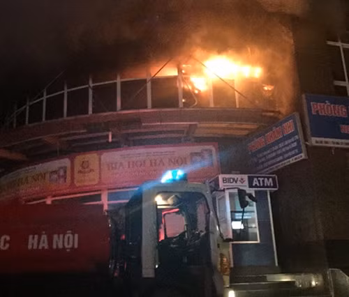 Cháy lớn ở chung cư Vimeco Trung Hòa, Cầu Giấy ảnh 1