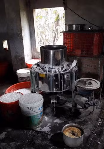 Làng nghề bánh tráng Túy Loan “đỏ lửa” đón Tết ảnh 2