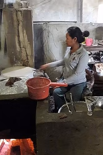 Làng nghề bánh tráng Túy Loan “đỏ lửa” đón Tết ảnh 5