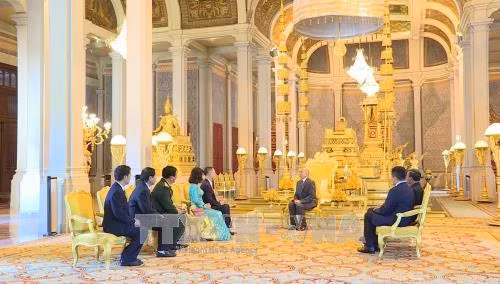 Tân Đại sứ Đặc mệnh Toàn quyền Vũ Quang Minh đã đến trình Quốc thư lên Quốc vương Campuchia Norodom Sihamoni. Ảnh: Minh Hưng - phóng viên TTXVN thường trú tại Phnompenh, Campuchia
