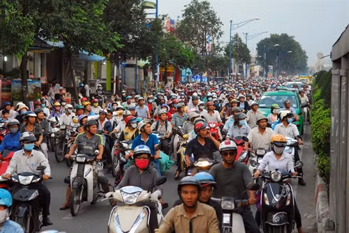 Ùn tắc trên đường Trường Chinh. Ảnh: Mạnh Linh –TTXVN