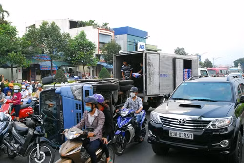 Hiện trường vụ tai nạn. Ảnh: Mạnh Linh -TTXVN