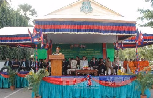 Trung tướng Đỗ Căn, Phó Chủ nhiệm Tổng cục Chính trị Quân đội Nhân dân Việt Nam phát biểu tại lễ khánh thành. Ảnh: Trần Chí Hùng và Danh Chanh Đa - CQTT TTXVN tại Campuchia
