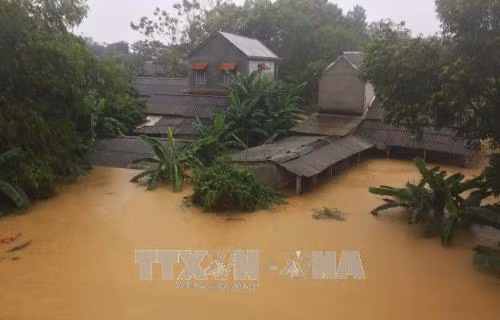 Ngập lụt ở thị trấn Phong Điền, huyện Phong Điền. Ảnh: Hồ Cầu-TTXVN