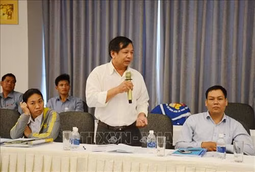 Đại biểu chia sẻ, giải đáp thắc mắc và kinh nghiệm trong thực hành mô hình nông lâm kết hợp. Ảnh: Hoài Thu – TTXVN.